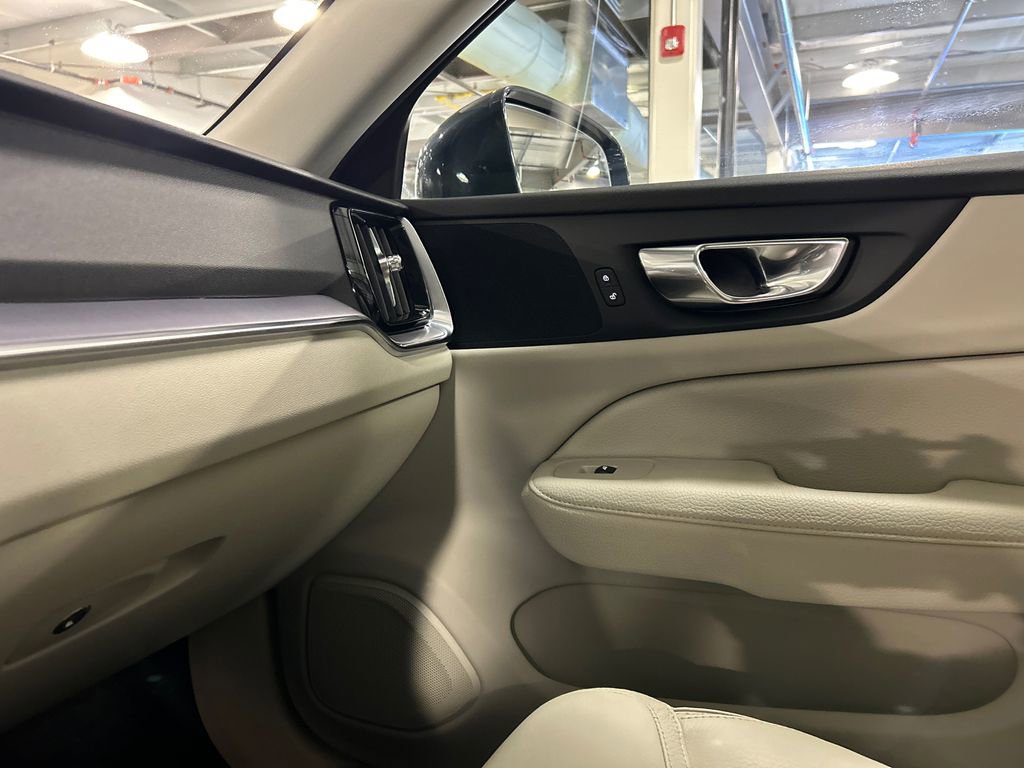 Used 2020 Volvo V60 T5 Cross Country w/ Protection Package AWD/4WD image 19