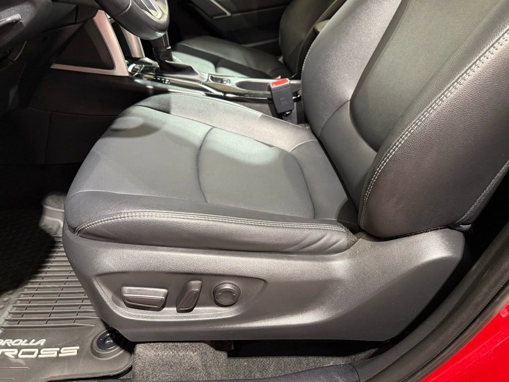 Certified 2023 Toyota Corolla Cross XLE image 14