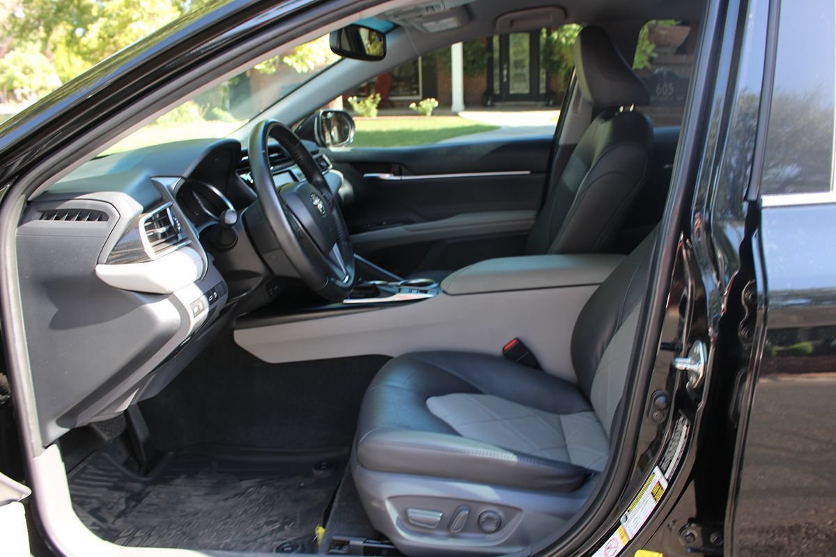 Used 2018 Toyota Camry XLE FWD image 8