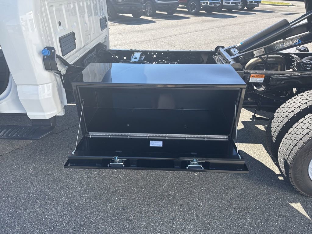 New 2025 Ford F550 4x4 Regular Cab Super Duty image 26