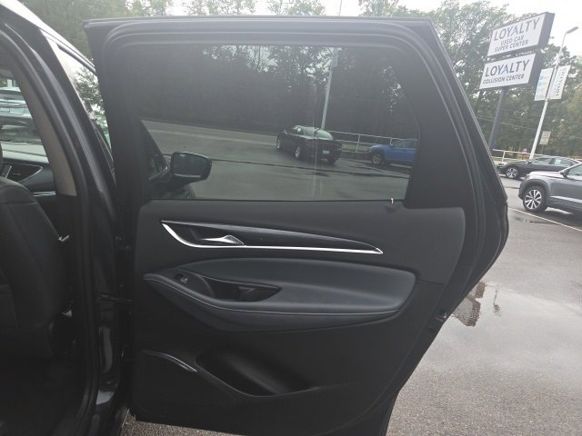 Used 2018 Buick Enclave Essence image 29