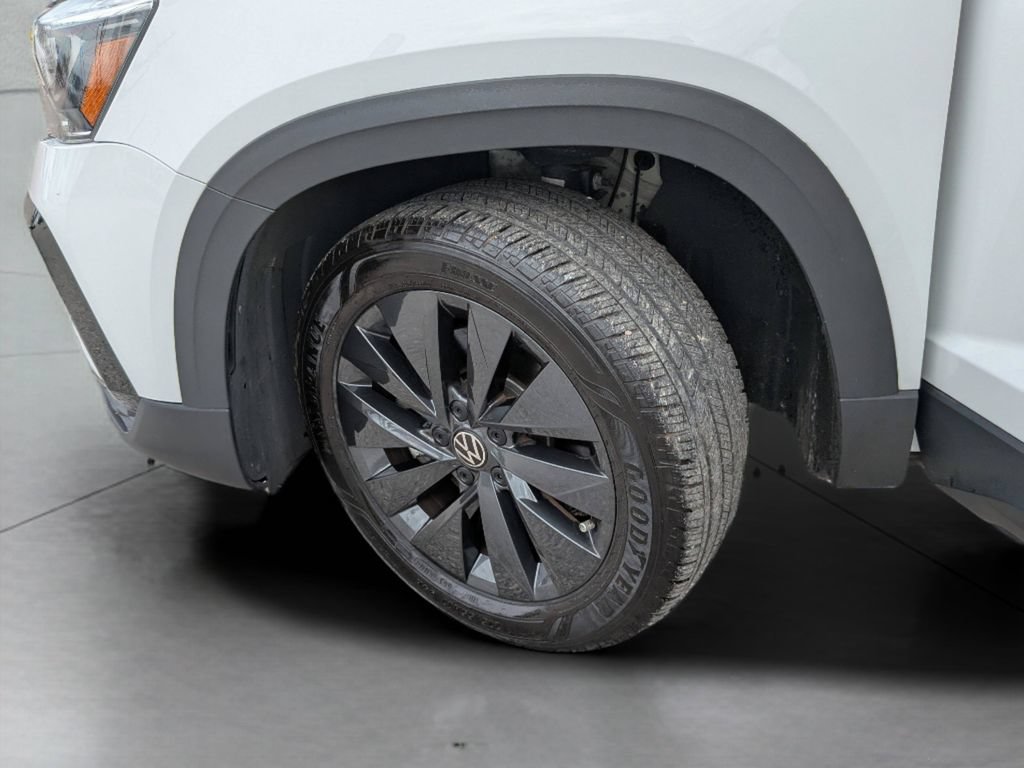 Certified 2023 Volkswagen Taos S FWD image 31