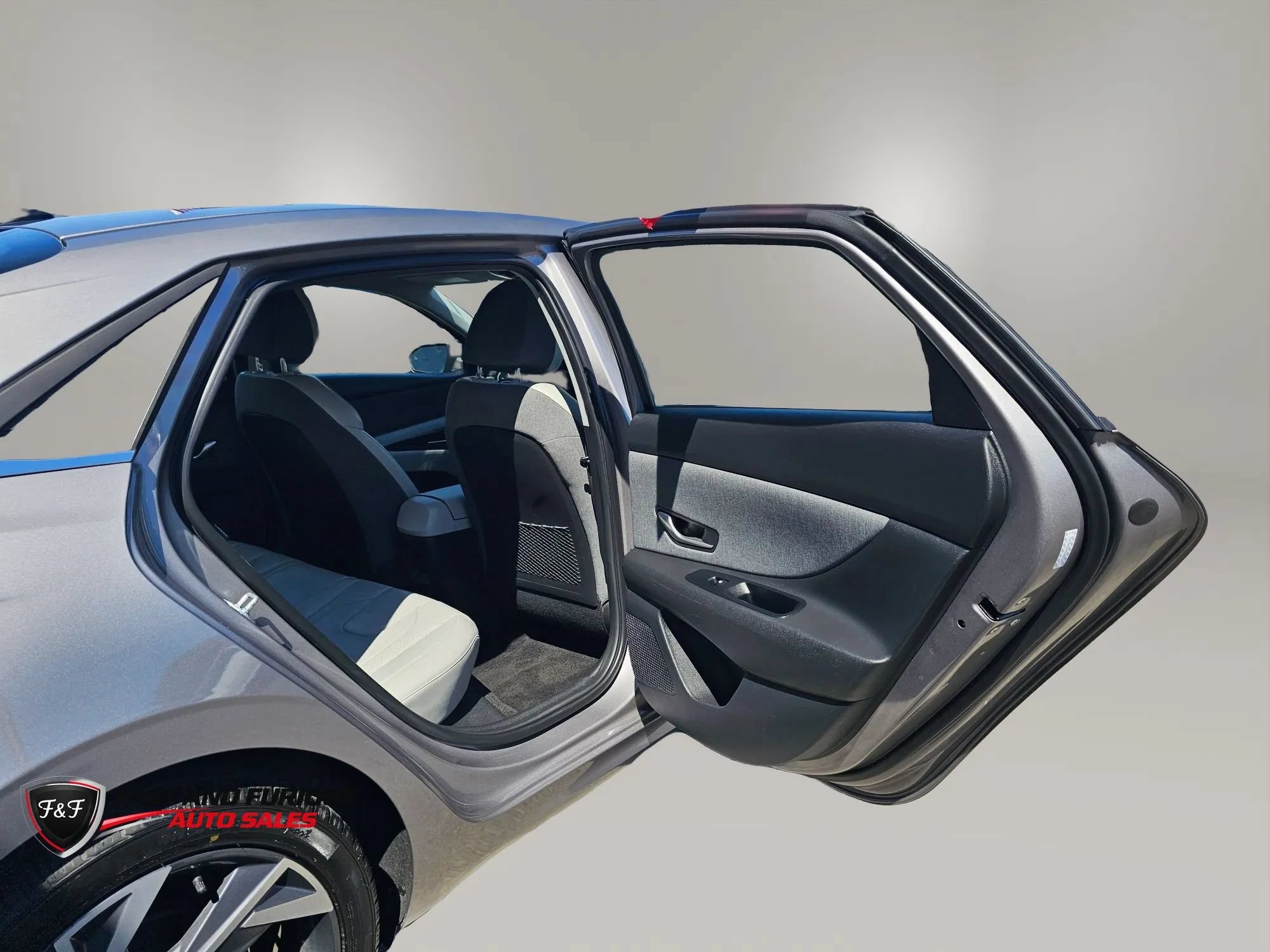 Used 2025 Hyundai Elantra Limited FWD image 12