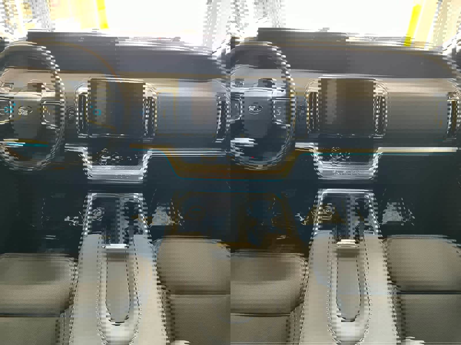 Used 2025 Ford Expedition Platinum w/ Stealth Performance Package AWD/4WD image 12