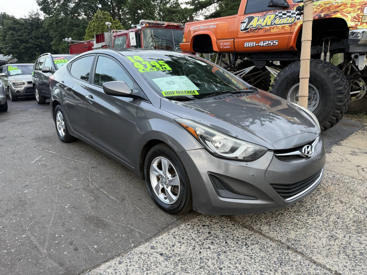 Used 2014 Hyundai Elantra SE image 2