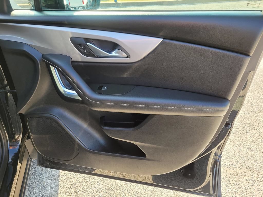 Used 2025 Chevrolet Blazer LT AWD/4WD image 9