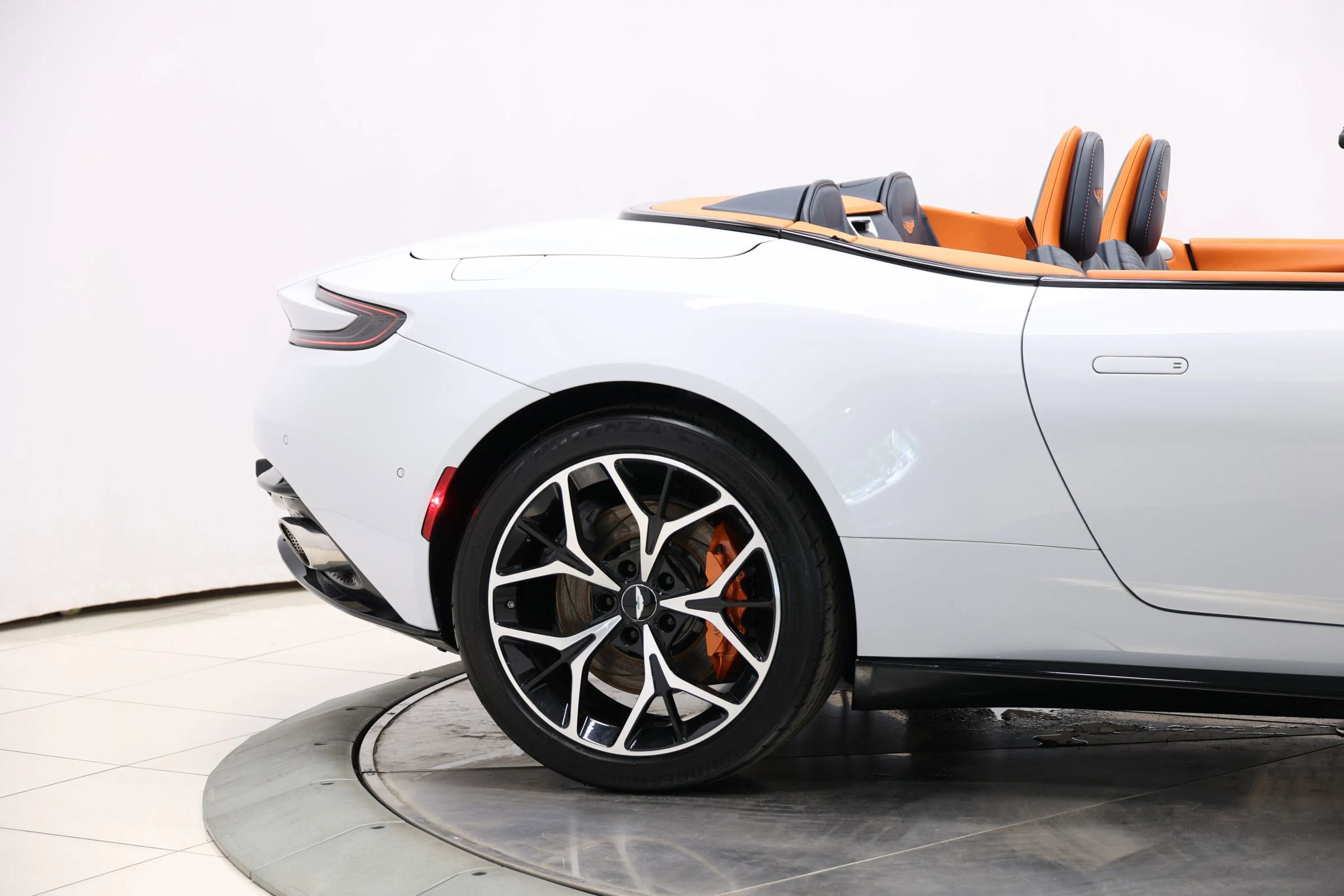 Used 2019 Aston Martin DB11 Volante RWD image 77