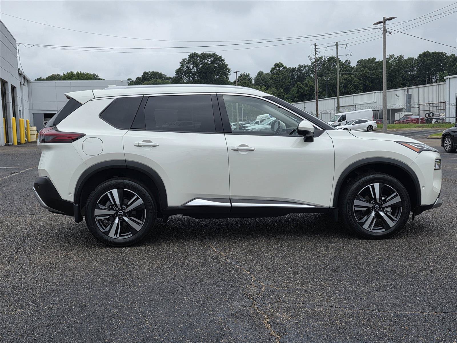 Used 2023 Nissan Rogue Platinum w/ Platinum Premium Package AWD/4WD image 4