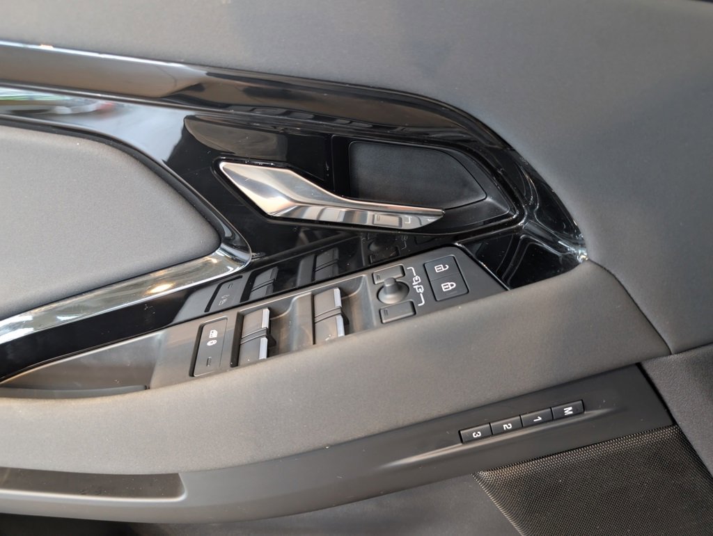 Used 2025 Land Rover Range Rover Evoque S image 12