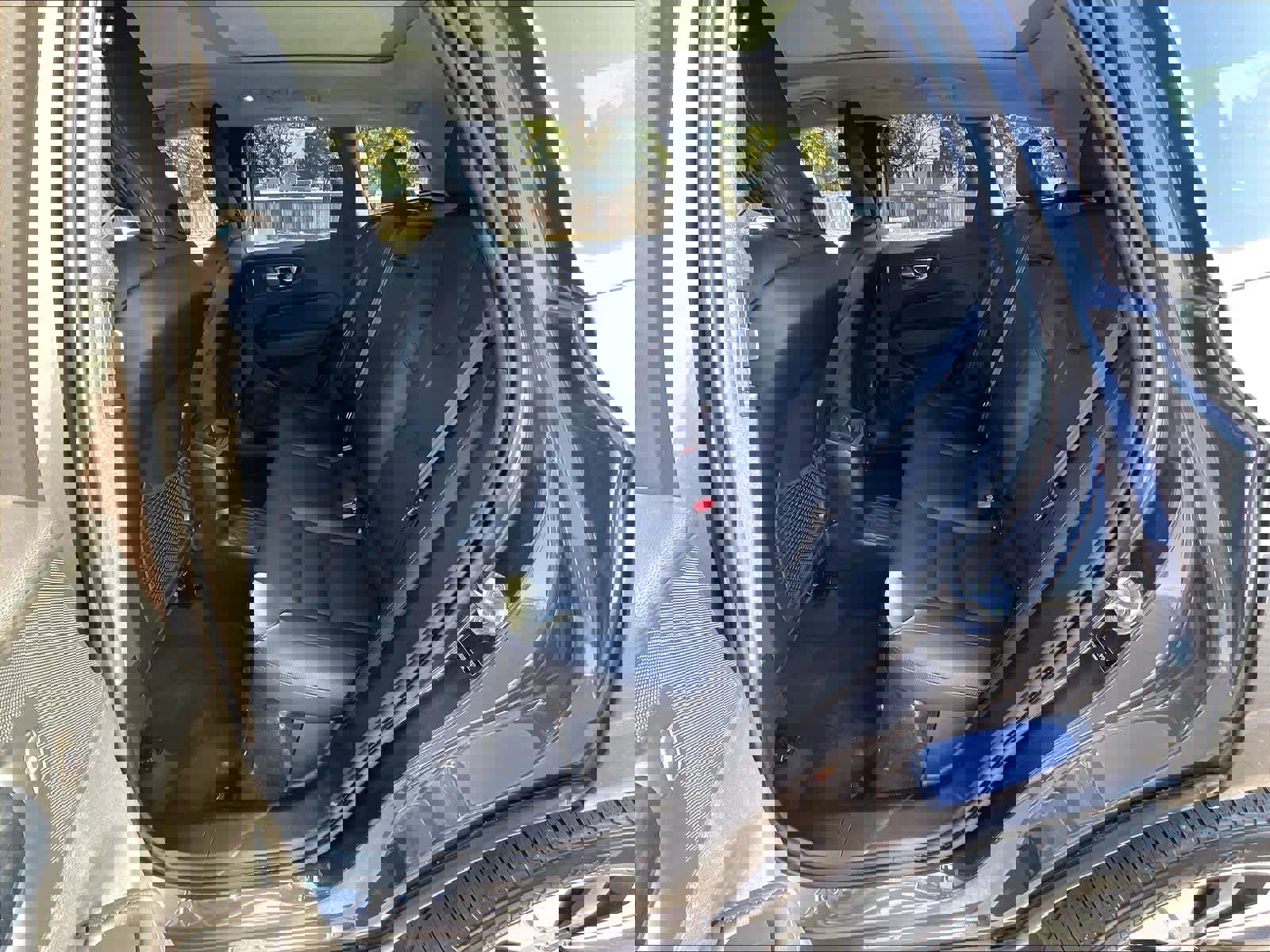 Used 2023 Volvo XC60 T8 Plus image 29