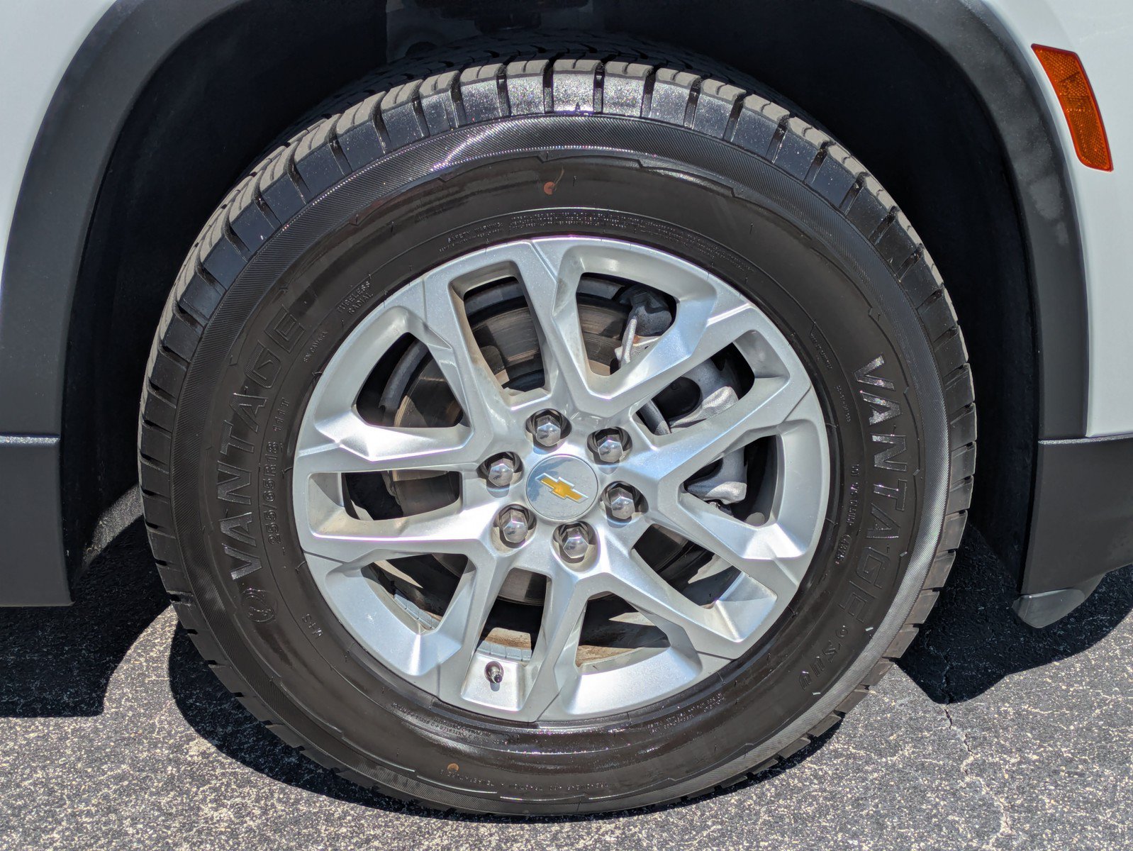 Used 2023 Chevrolet Traverse LS FWD image 9