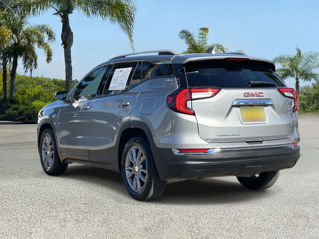 Used 2024 GMC Terrain SLT image 3