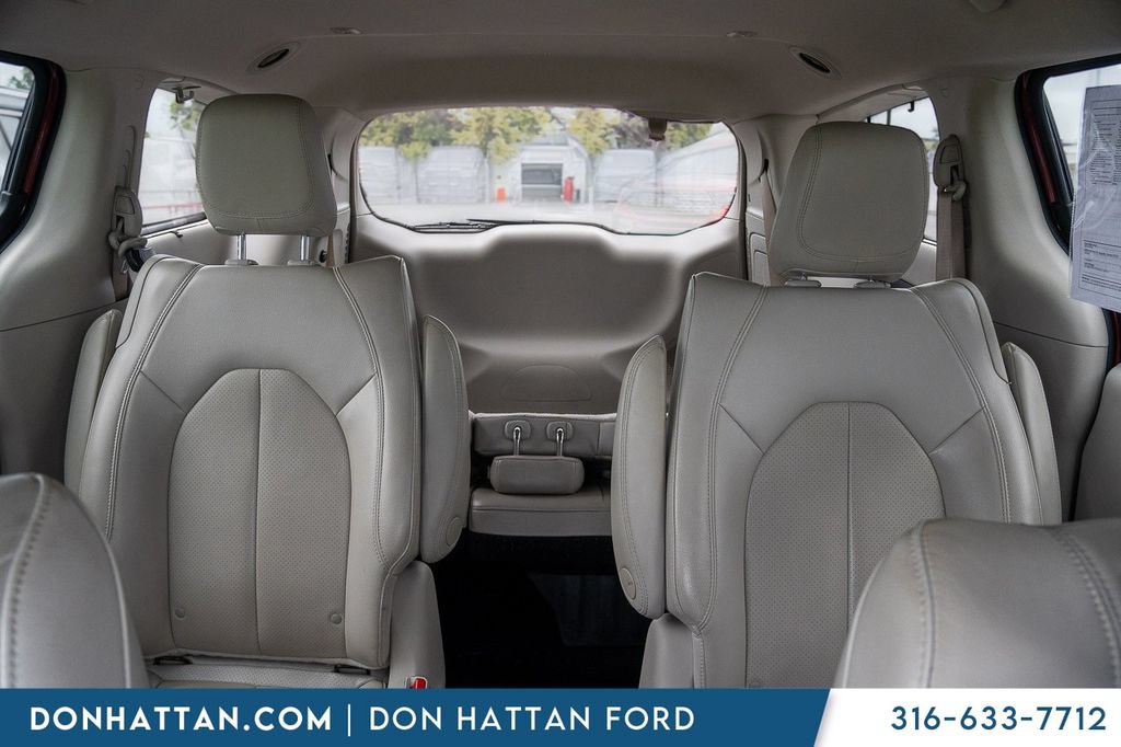 Used 2021 Chrysler Pacifica Touring-L FWD image 18