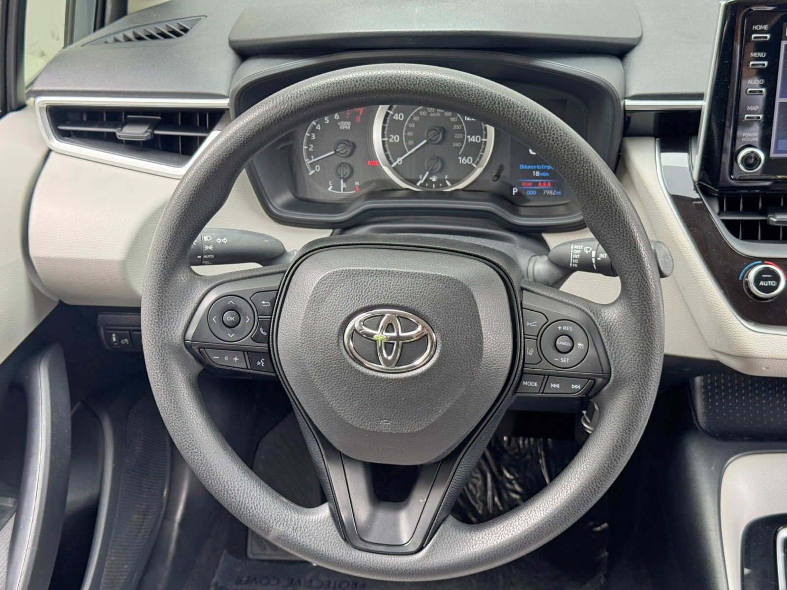 Used 2020 Toyota Corolla LE FWD image 18