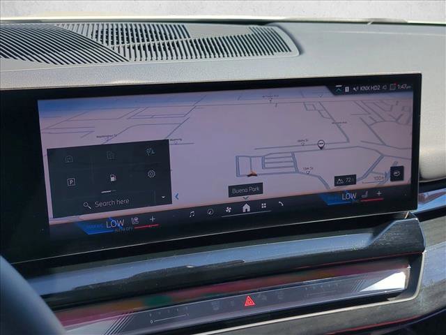 Used 2025 BMW 550e xDrive w/ Premium Package image 13