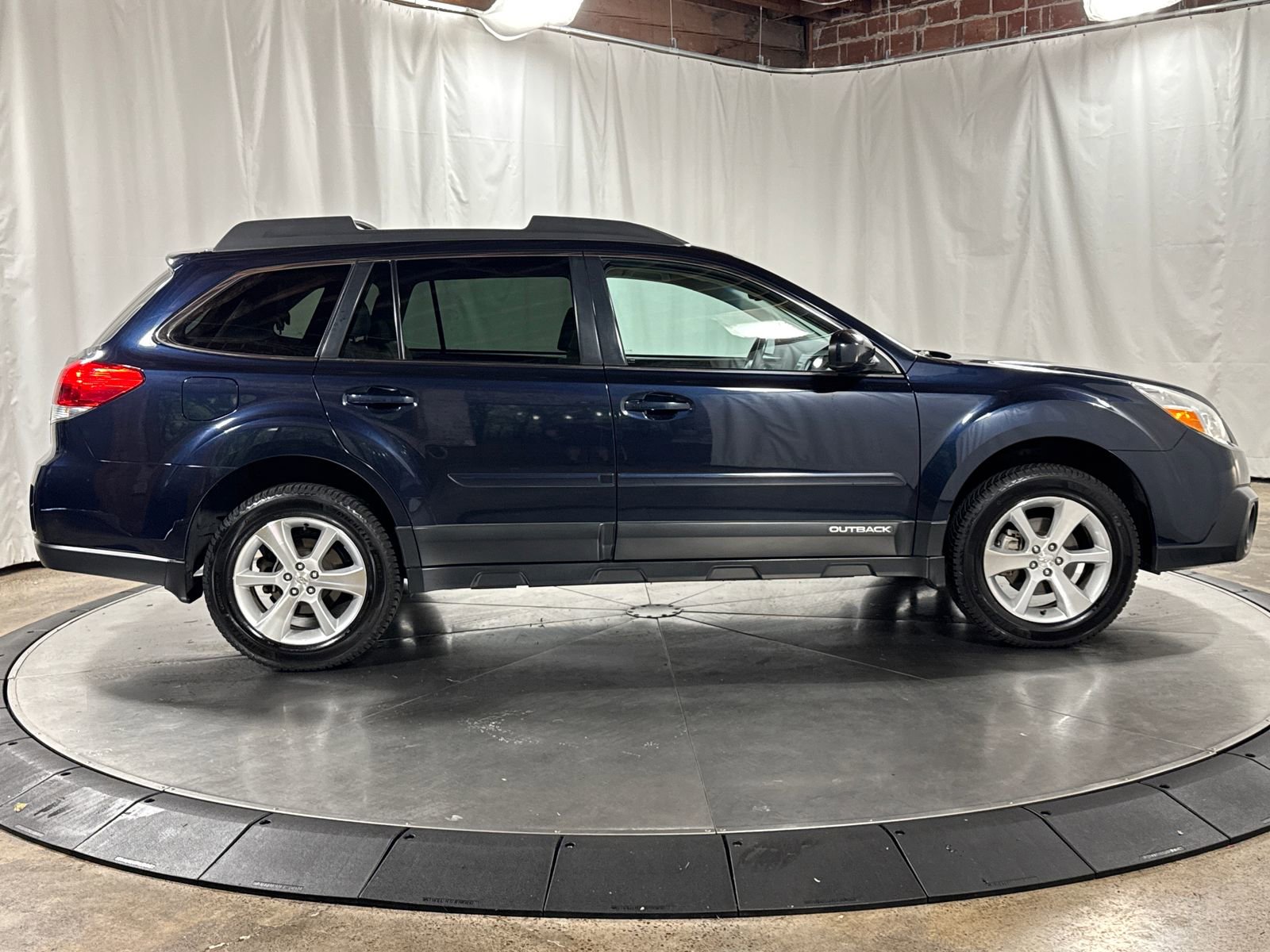 Used 2013 Subaru Outback 2.5i Limited AWD/4WD image 11