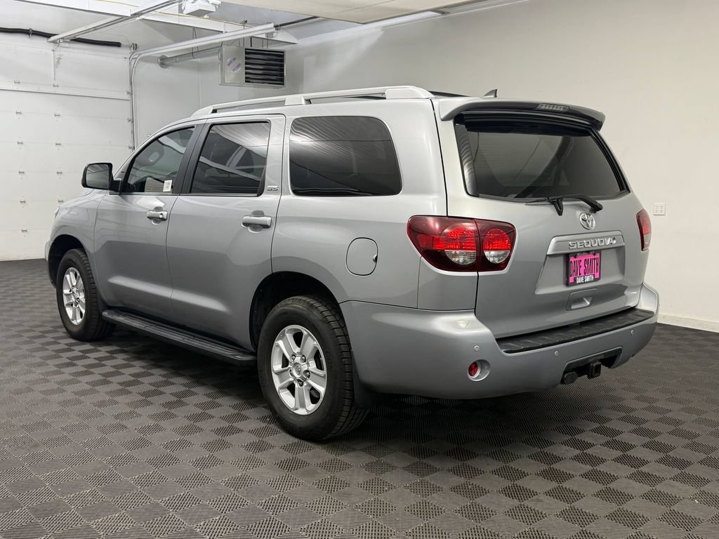Used 2018 Toyota Sequoia SR5 AWD/4WD image 3