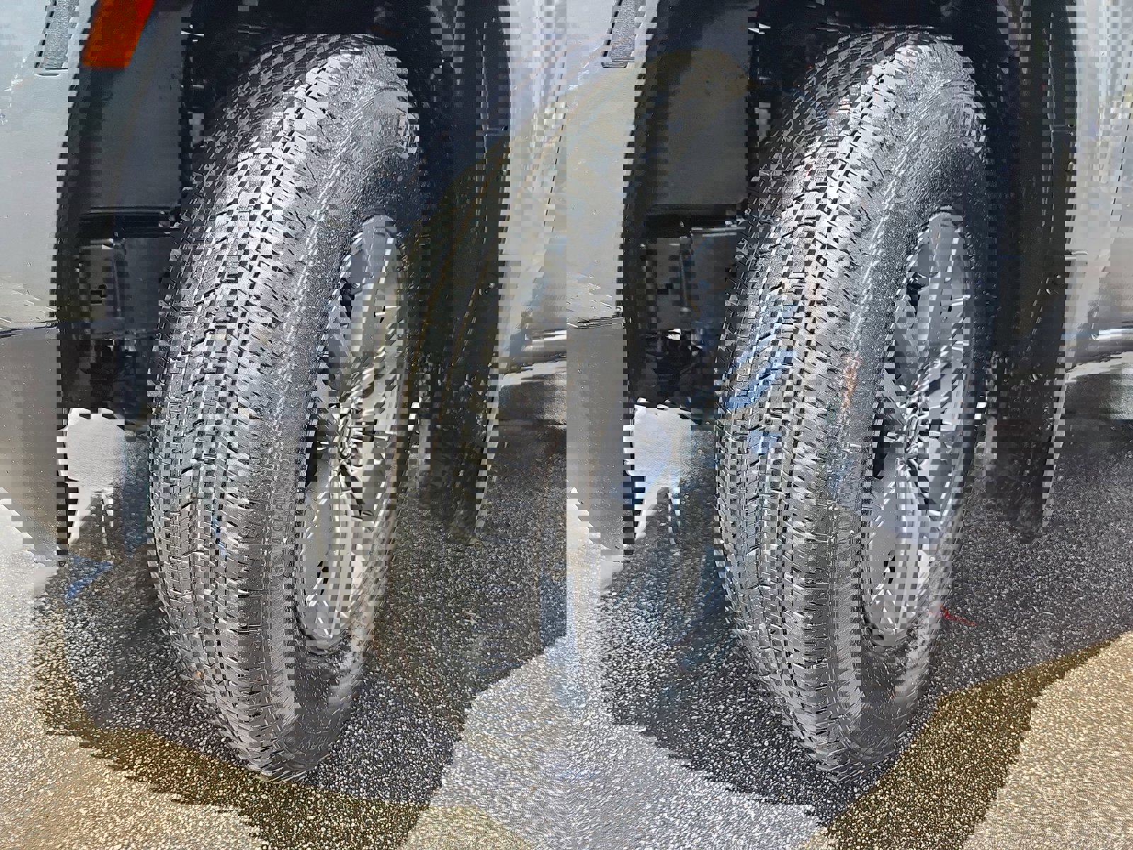 Used 2025 Nissan Frontier SV image 30