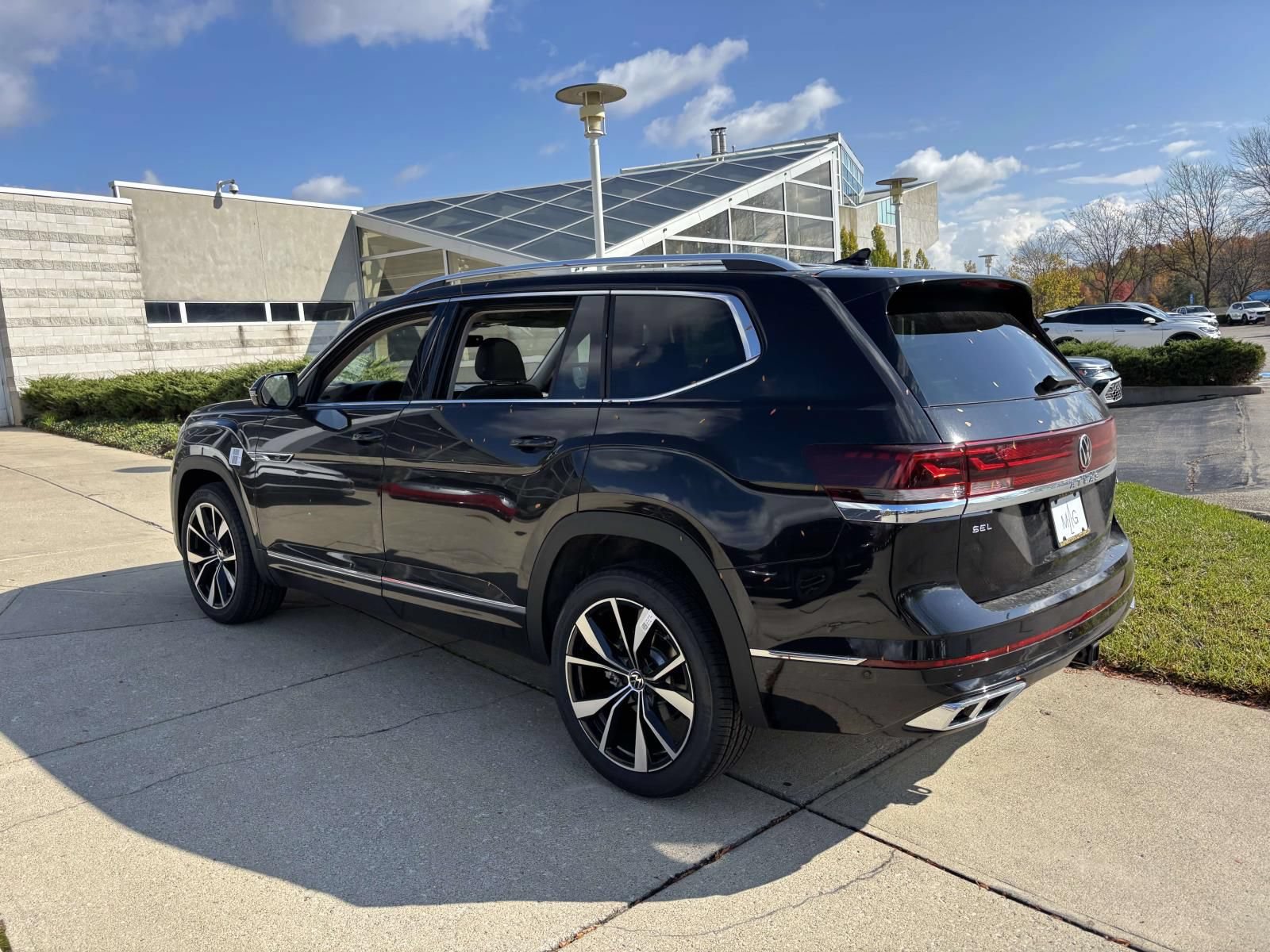 New 2026 Volkswagen Atlas SEL Premium R-Line AWD/4WD image 5
