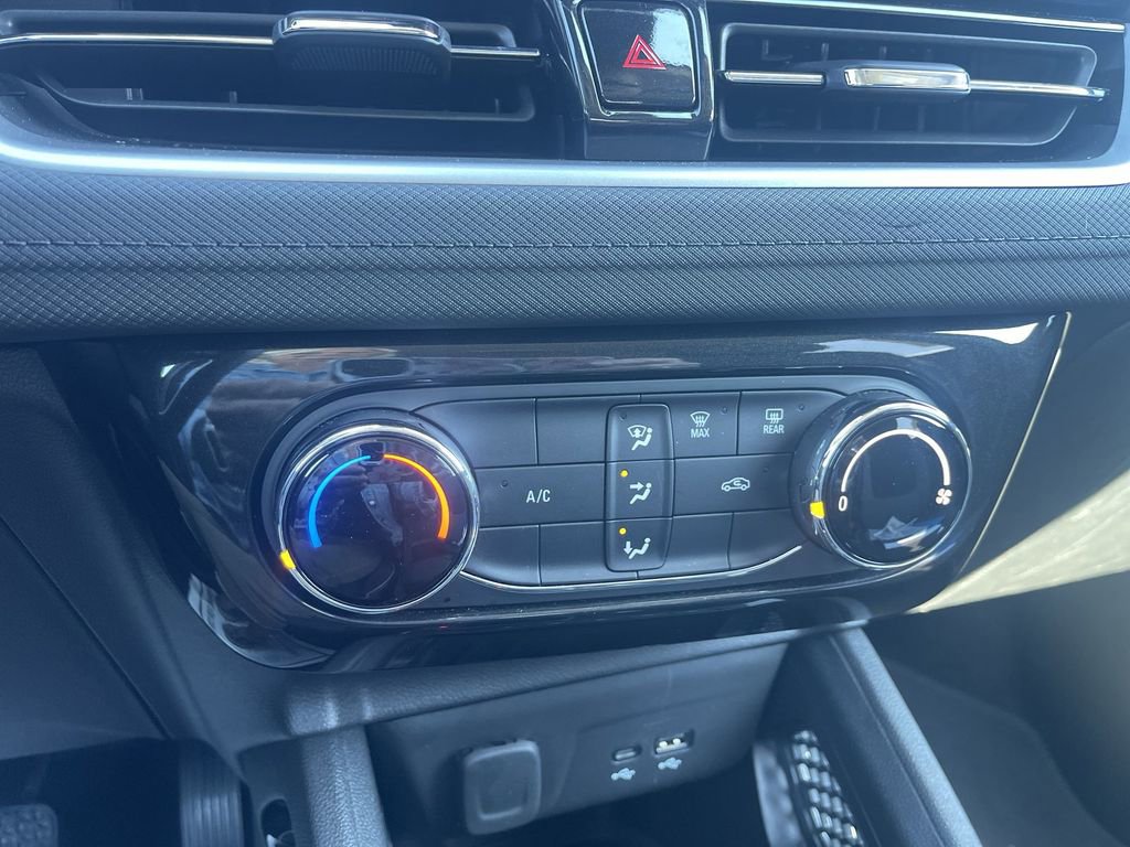 Used 2025 Chevrolet TrailBlazer LT FWD image 25