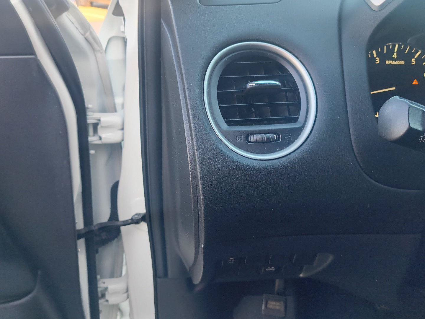 Used 2016 Nissan Pathfinder SV FWD image 25