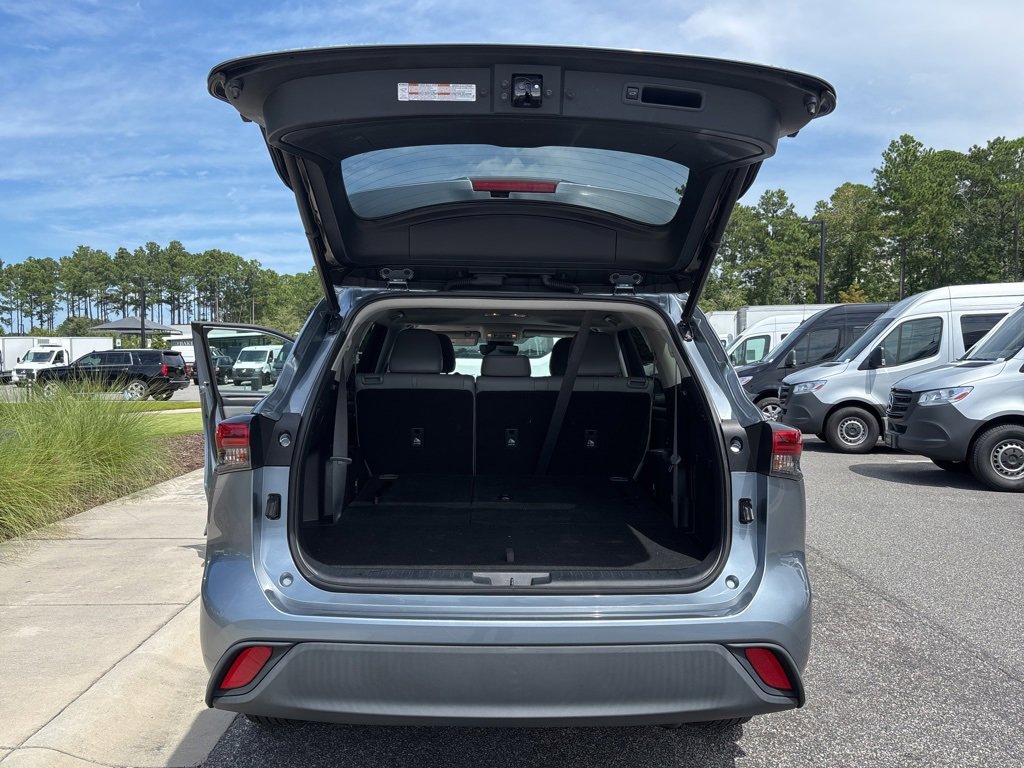 Used 2021 Toyota Highlander XLE image 16
