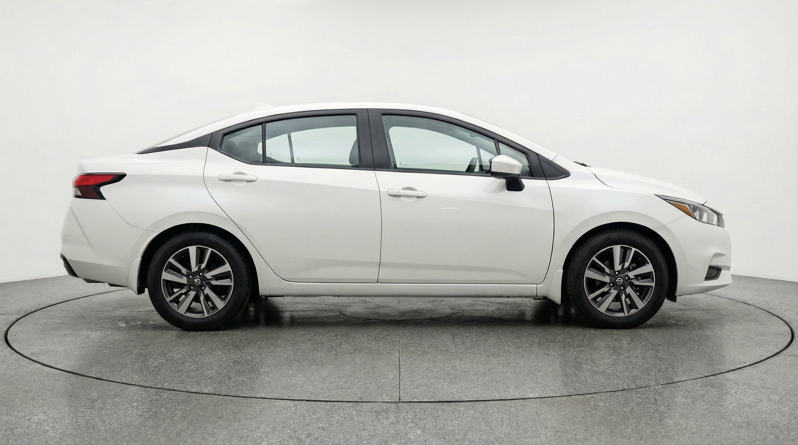 Used 2025 Nissan Versa SV FWD image 11