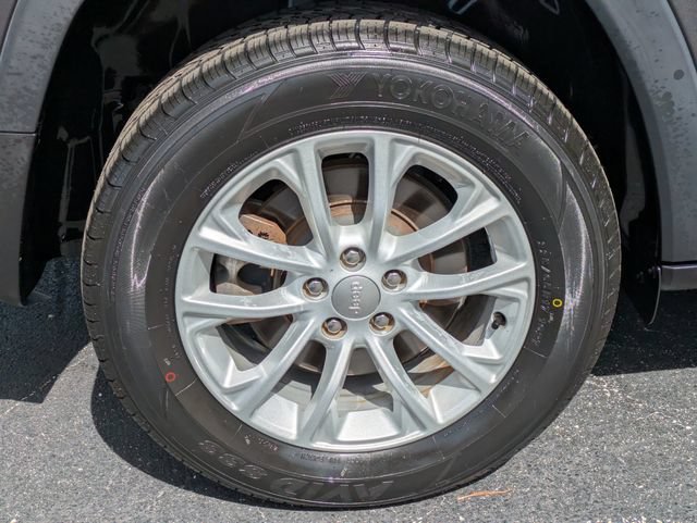 Certified 2022 Jeep Cherokee Latitude Lux w/ Sun & Sound Group AWD/4WD image 8