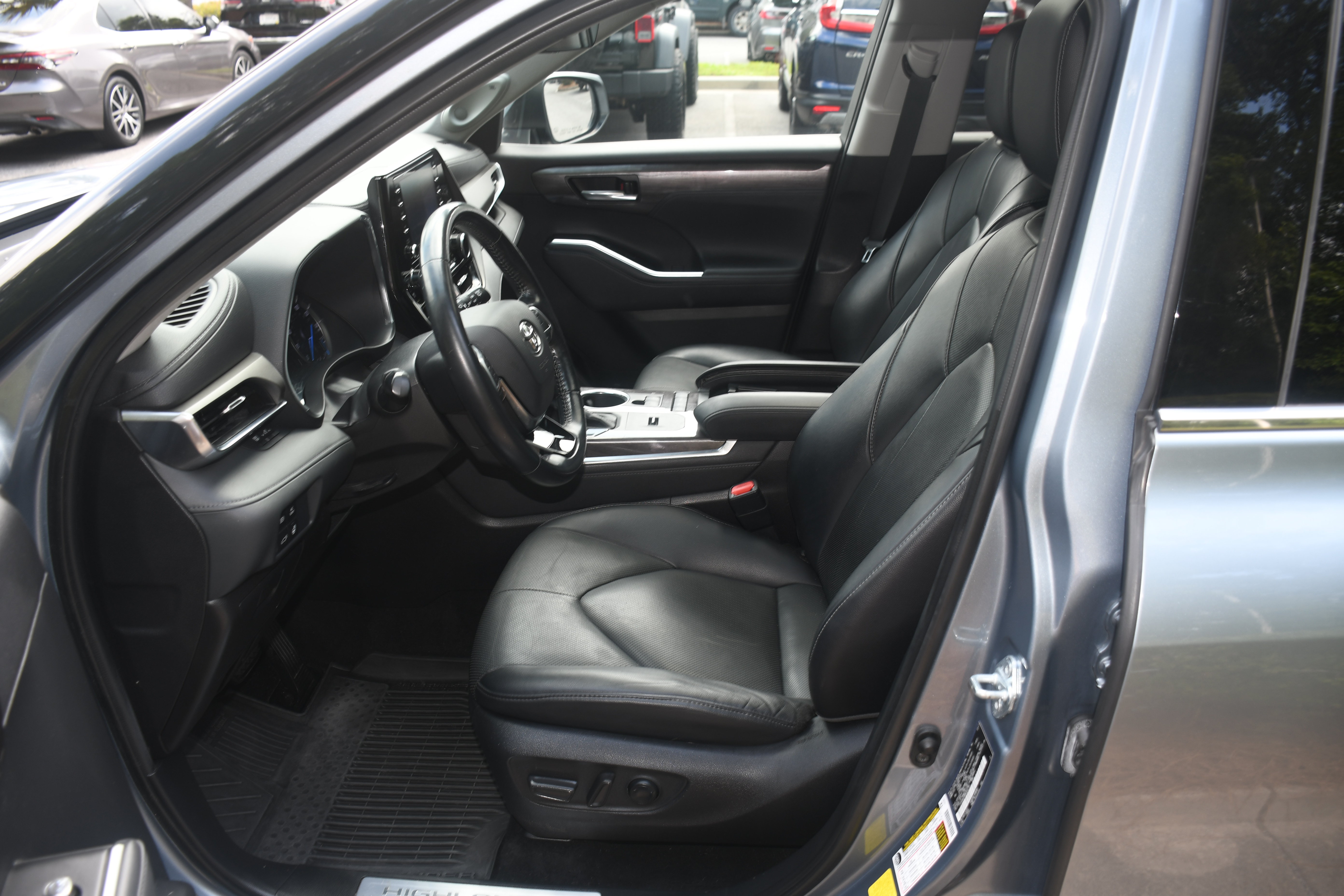 Certified 2021 Toyota Highlander Limited AWD/4WD image 8