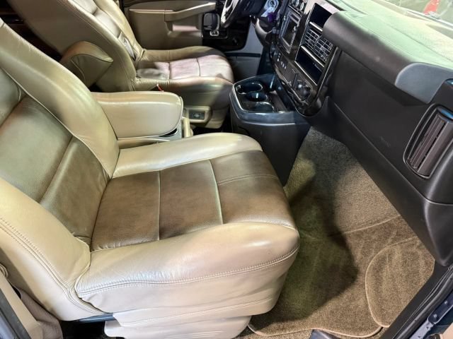 Used 2017 Chevrolet Express 2500 RWD image 21