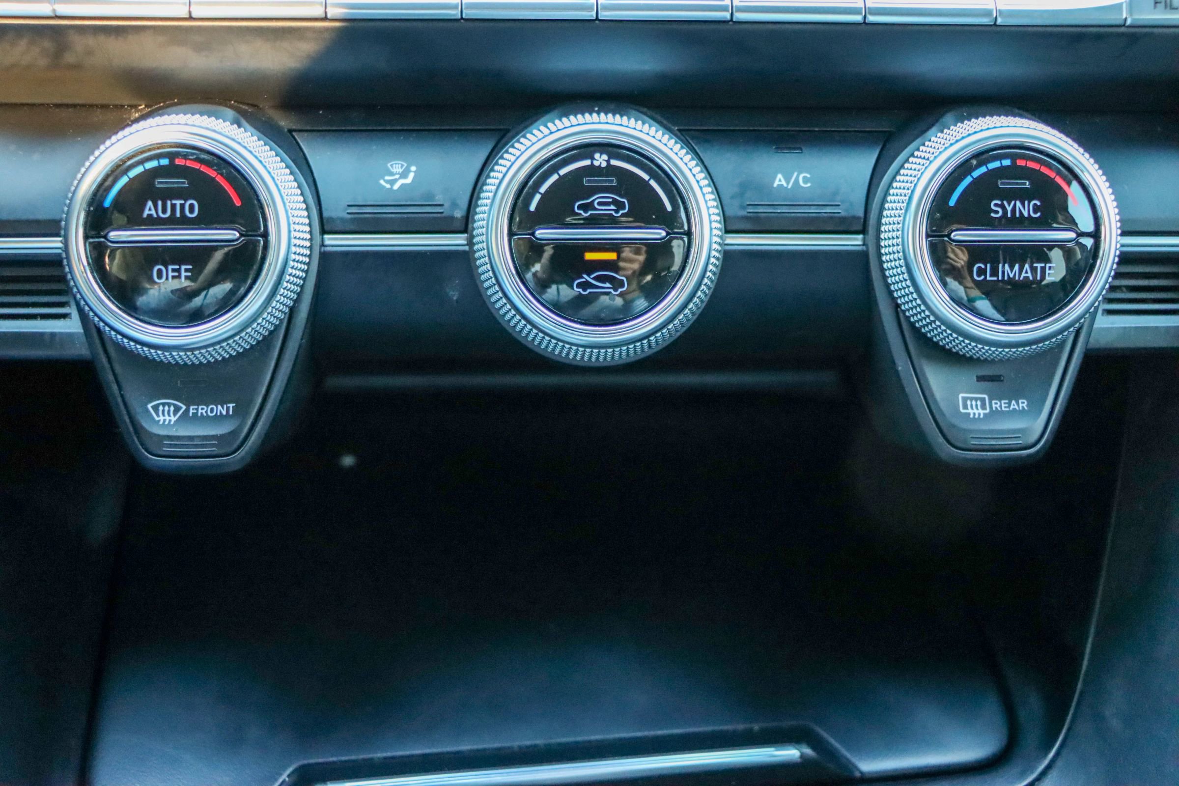 Used 2019 Genesis G70 2.0T Advanced image 36