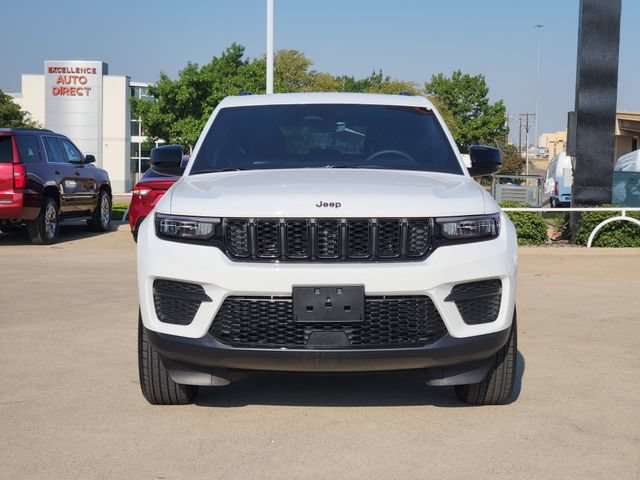 Used 2025 Jeep Grand Cherokee Altitude AWD/4WD image 10
