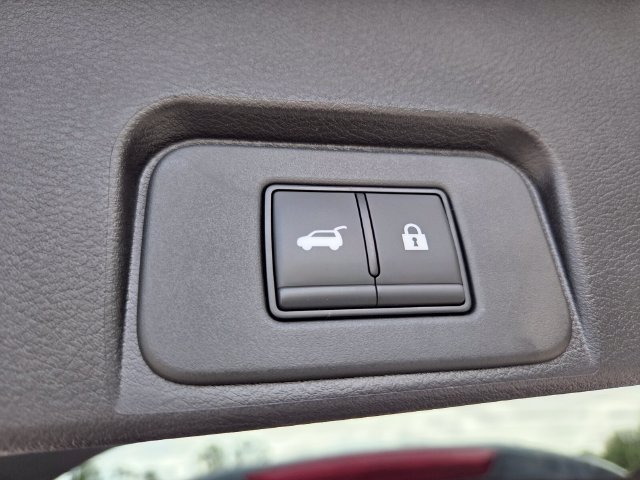 Used 2025 Nissan Rogue SV AWD/4WD image 17