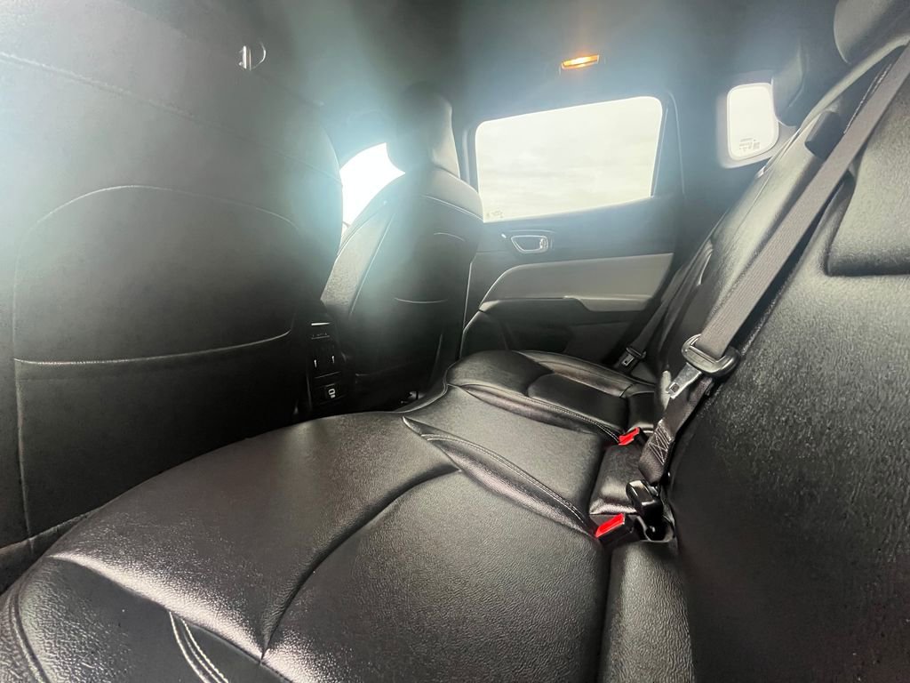 Used 2025 Jeep Compass Limited AWD/4WD image 16