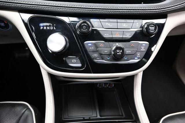 Certified 2024 Chrysler Pacifica Limited FWD image 47