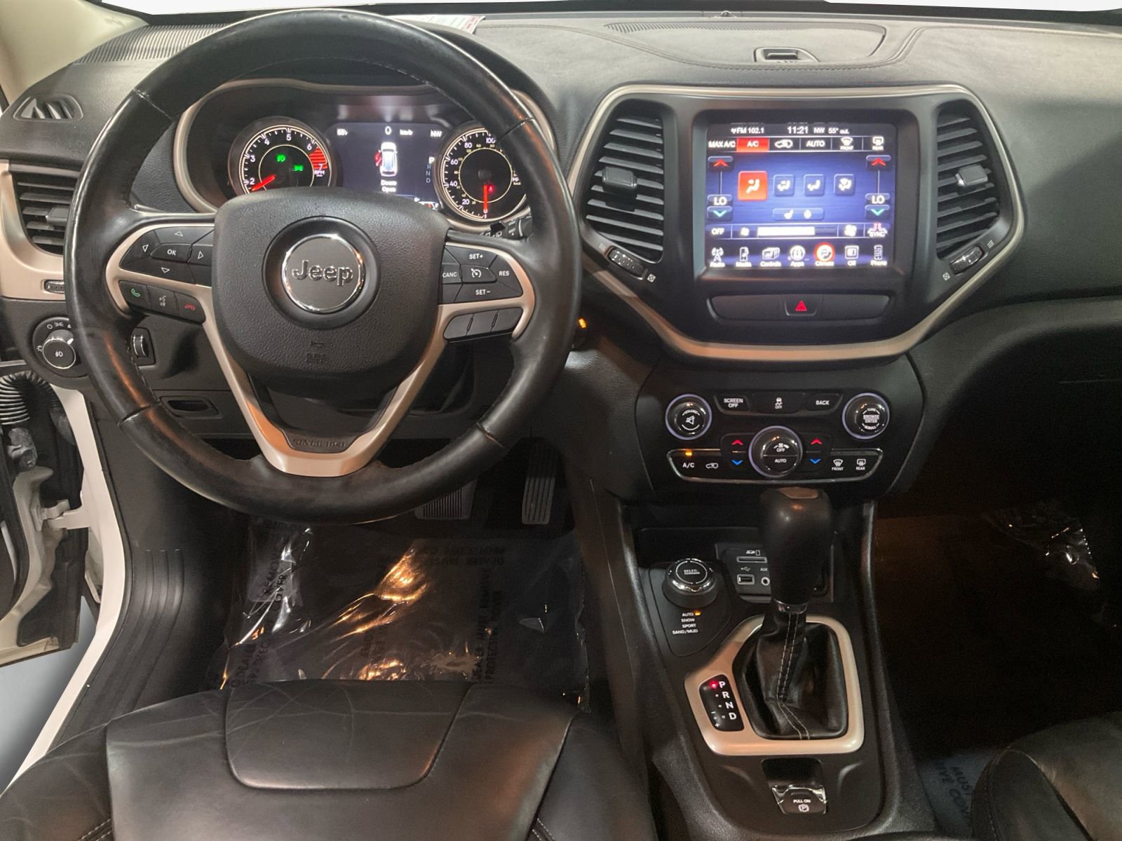 Used 2017 Jeep Cherokee Limited AWD/4WD image 10