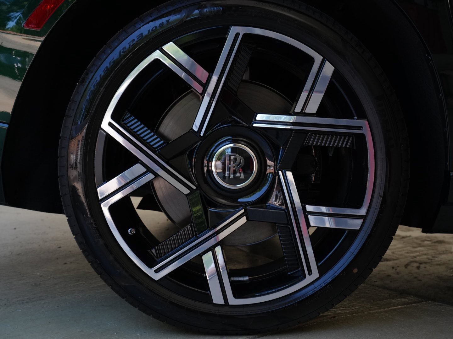 New 2027 Rolls-Royce Cullinan Black Badge AWD/4WD image 60