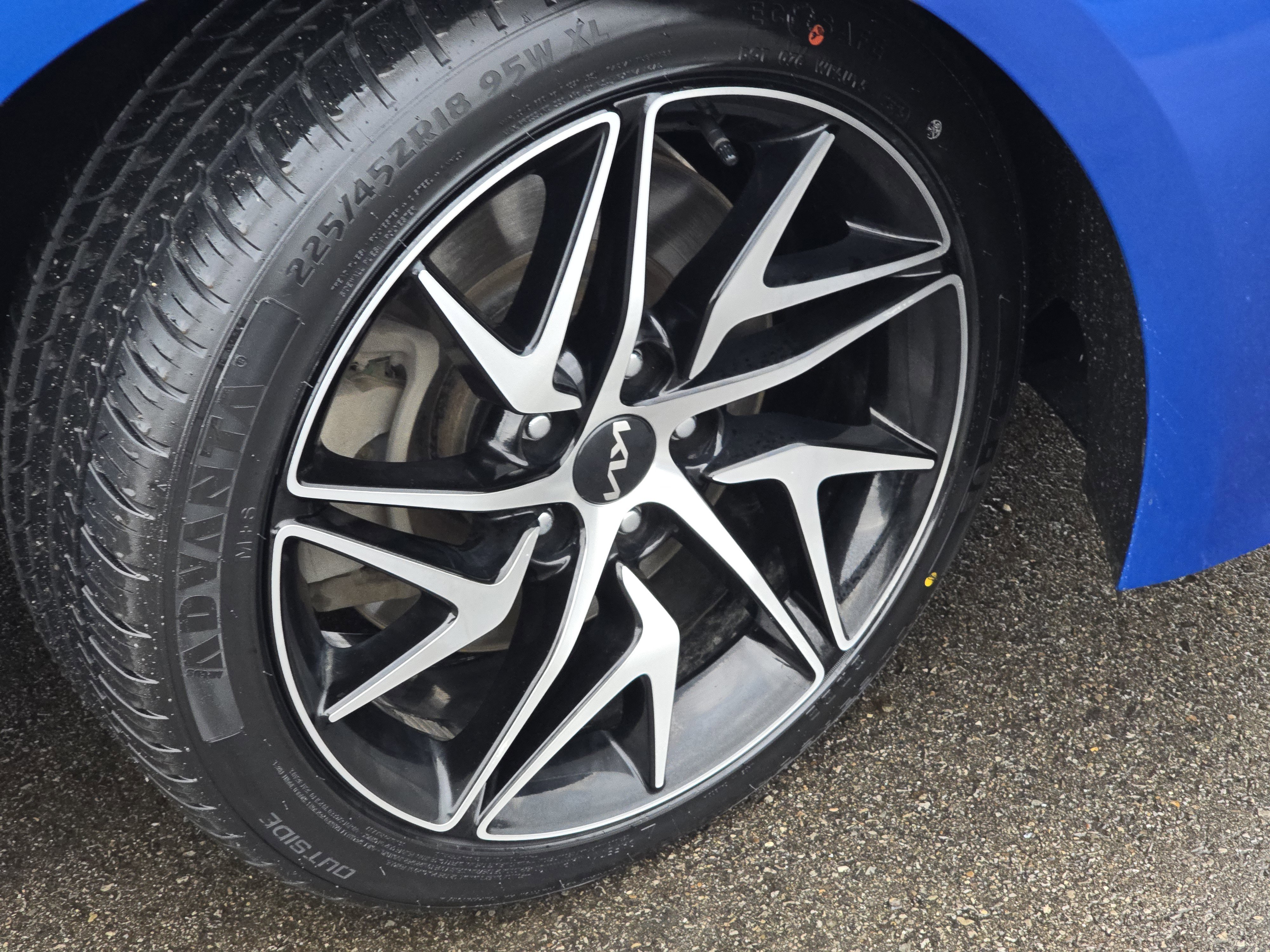 Used 2022 Kia Stinger GT-Line w/ Sun & Sound Package image 13