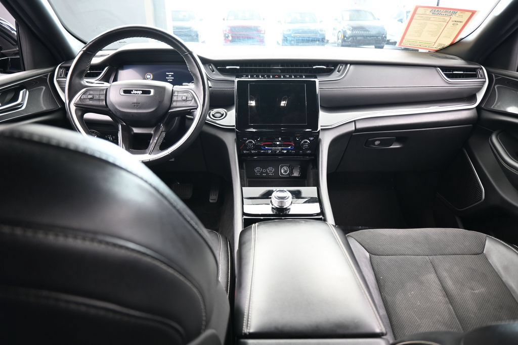 Used 2022 Jeep Grand Cherokee L Laredo RWD image 39