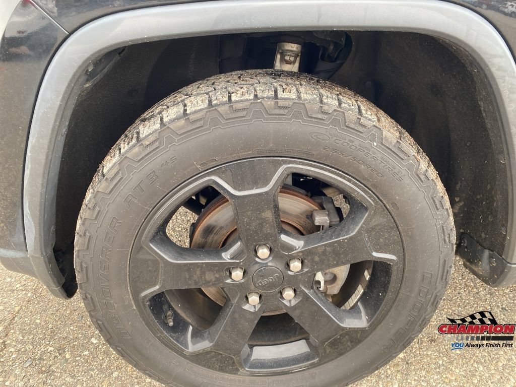 Used 2018 Jeep Grand Cherokee Laredo AWD/4WD image 11