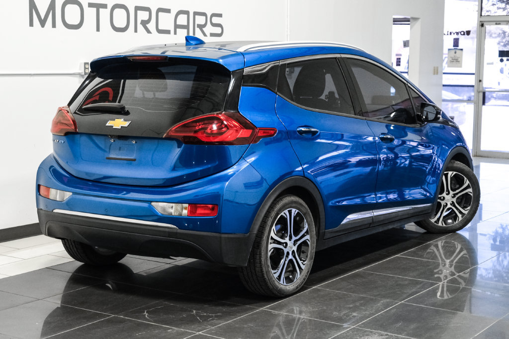 Used 2020 Chevrolet Bolt Premier w/ Infotainment Package FWD image 8