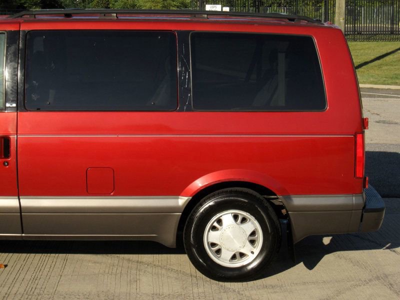 Used 1999 GMC Safari AWD image 8