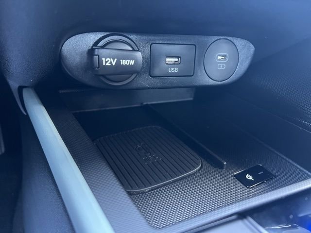 Used 2025 Hyundai Elantra Limited FWD image 21