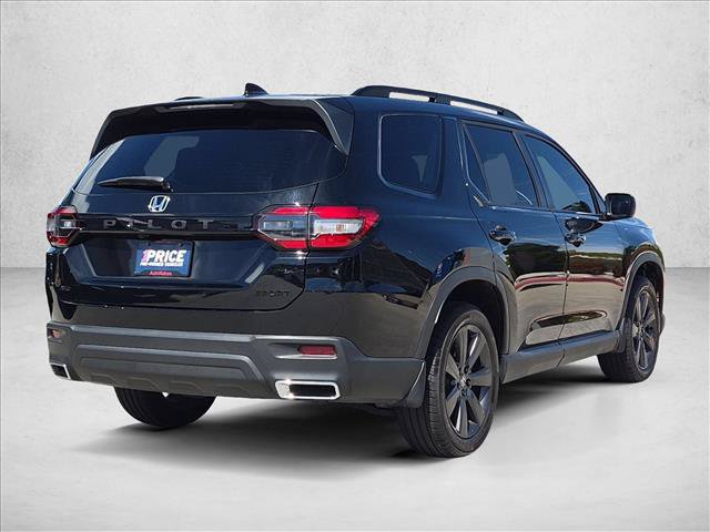 Used 2025 Honda Pilot Sport image 5