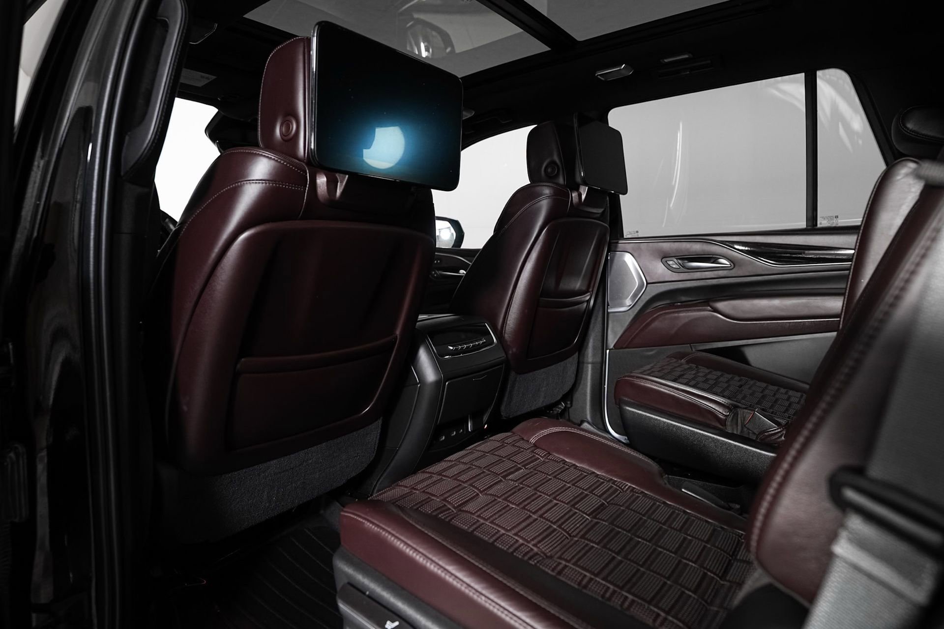 Used 2021 Cadillac Escalade Sport Platinum w/ LPO, ONYX Package image 13