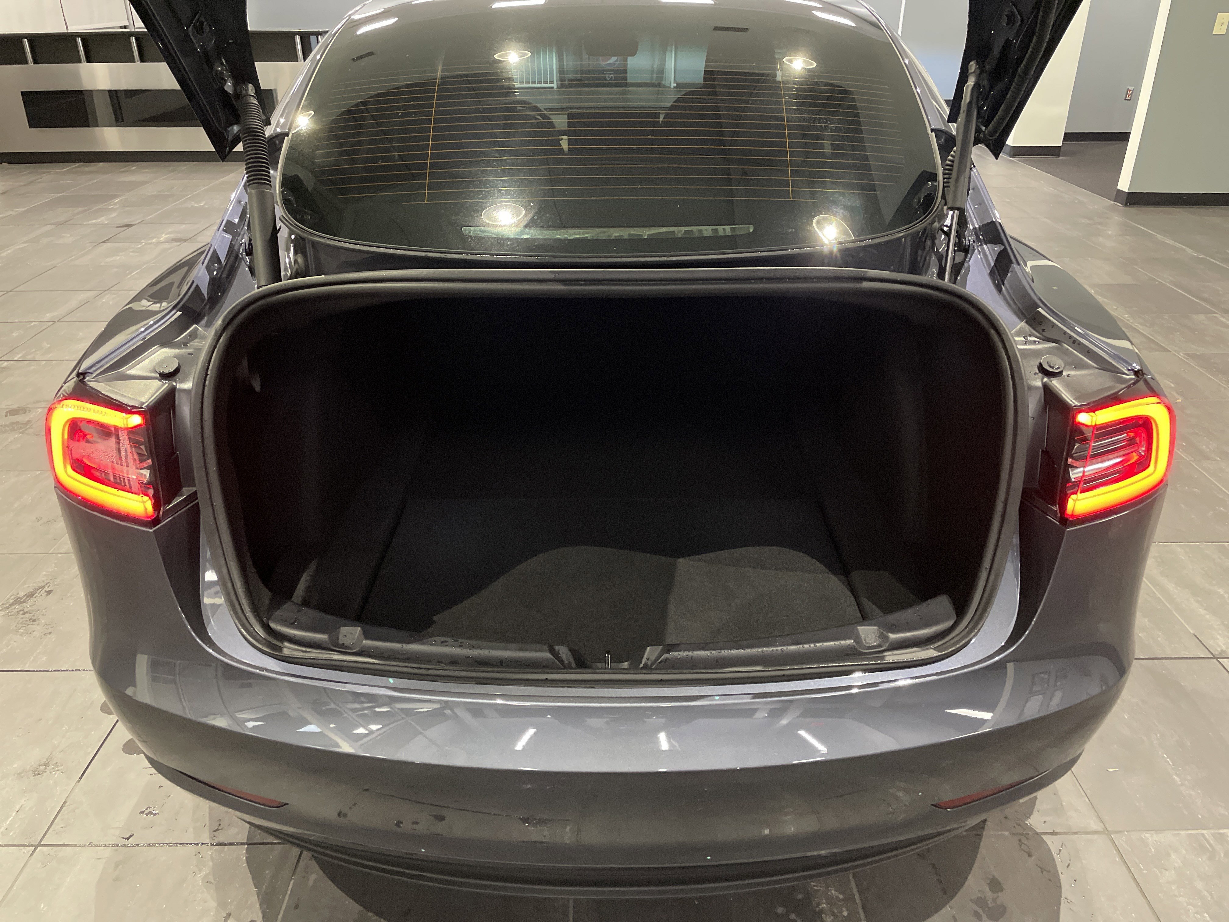 Used 2023 Tesla Model 3 Standard Range image 35