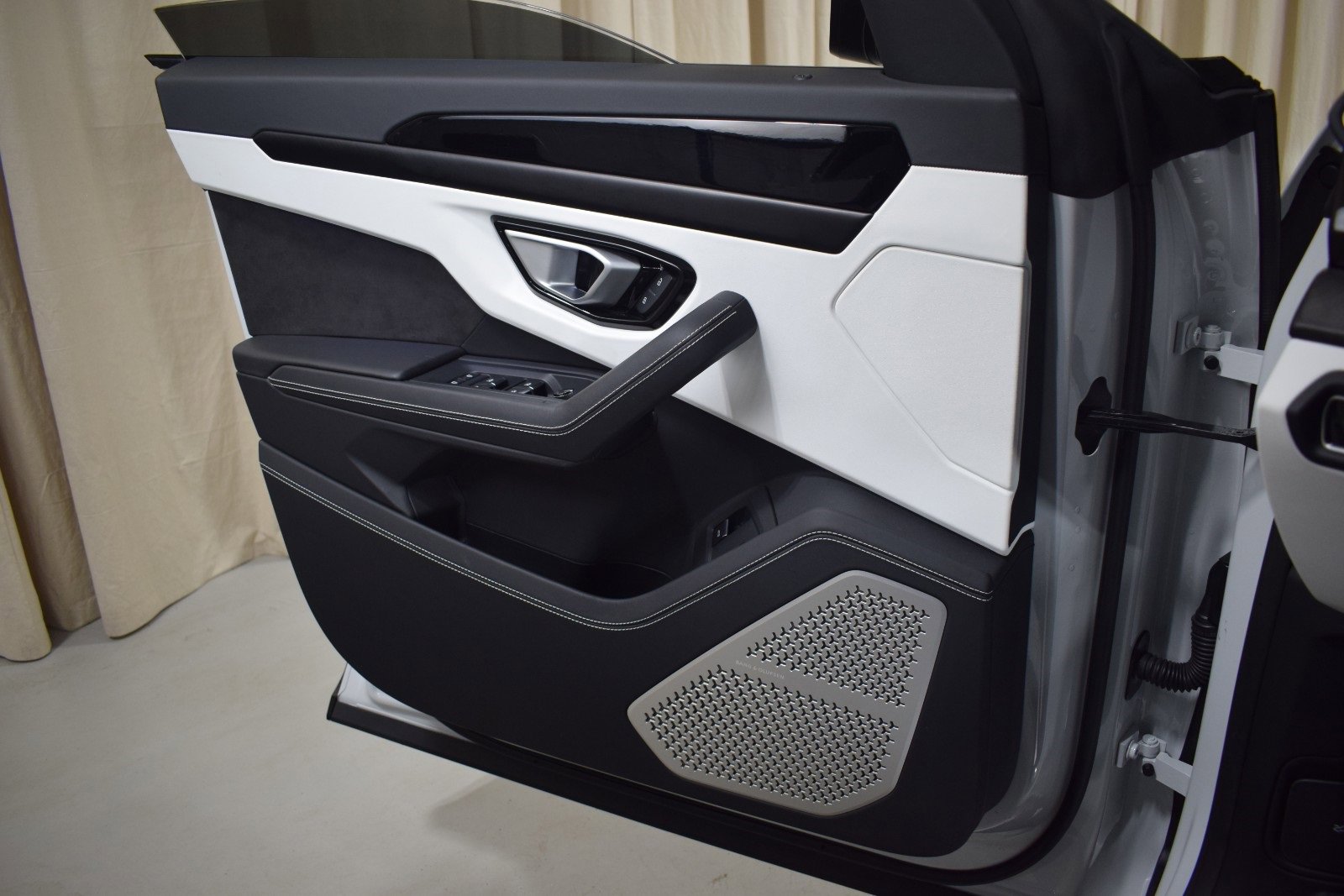 Used 2024 Lamborghini Urus S image 38