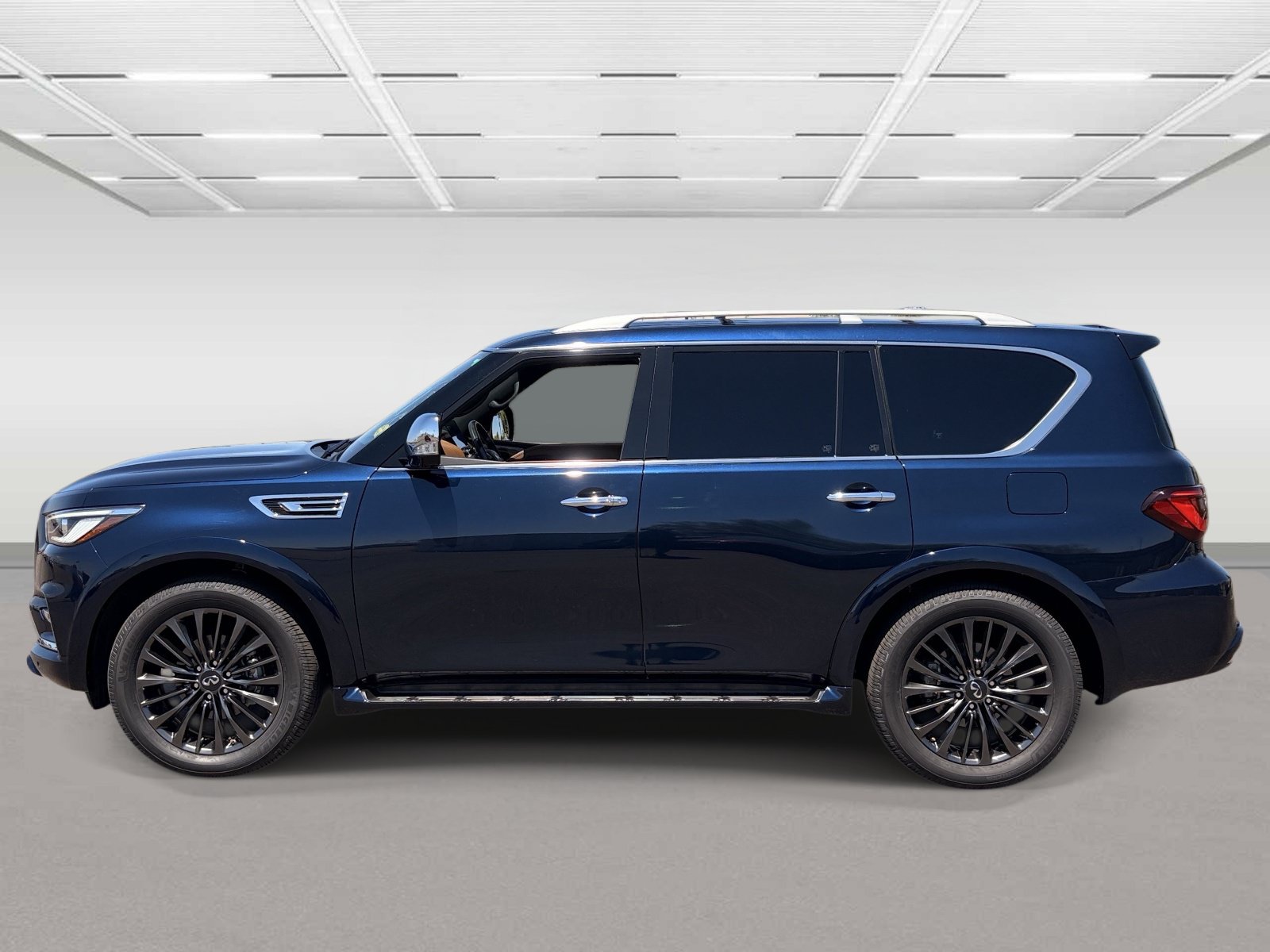 Used 2023 INFINITI QX80 Sensory w/ Cargo Package AWD/4WD image 2