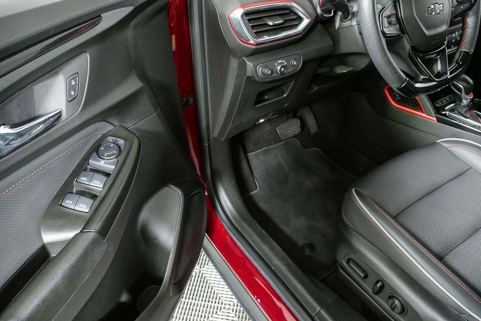 Used 2022 Chevrolet TrailBlazer RS FWD image 8