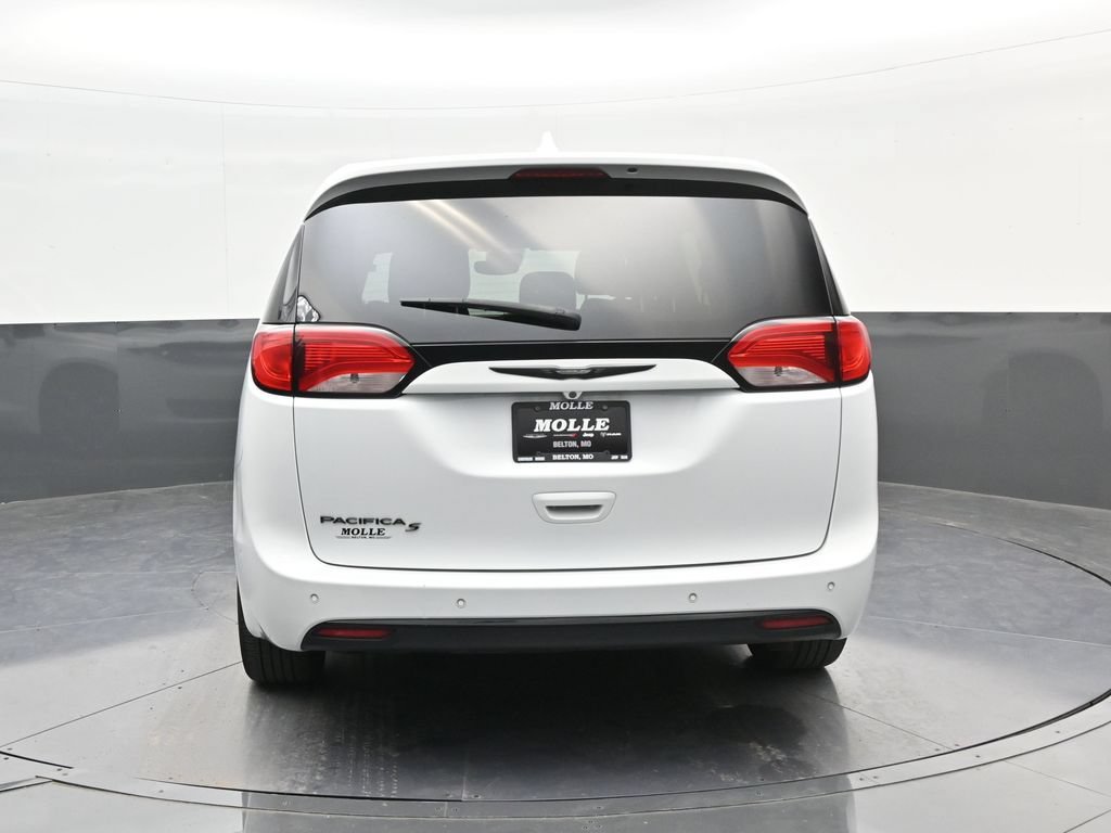 Used 2019 Chrysler Pacifica Touring Plus w/ Advanced Safetytec Group FWD image 6